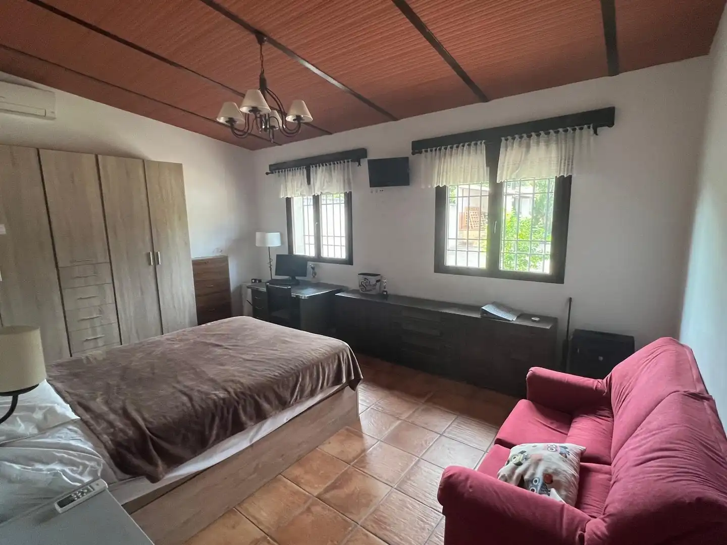 Dormitori de Finca rústica en venda en Almodóvar del Río amb Aire condicionat, Piscina i Alarma
