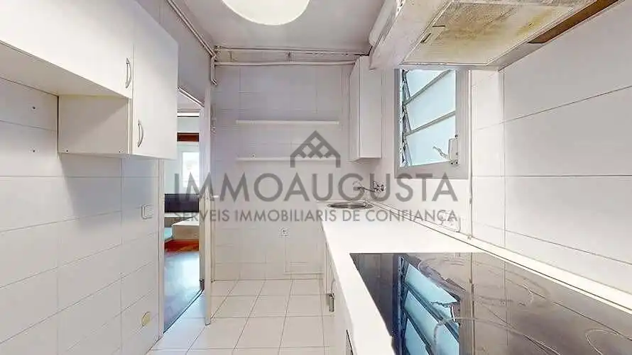 Cuina de Pis en venda en Barcelona amb Parquet i Terrassa