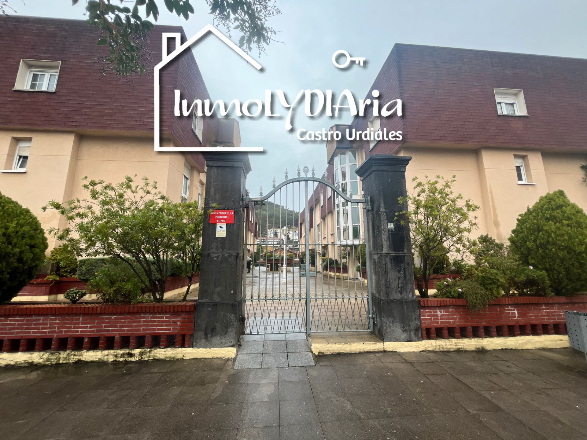 Vista exterior de Pis en venda en Castro-Urdiales amb Calefacció, Parquet i Terrassa