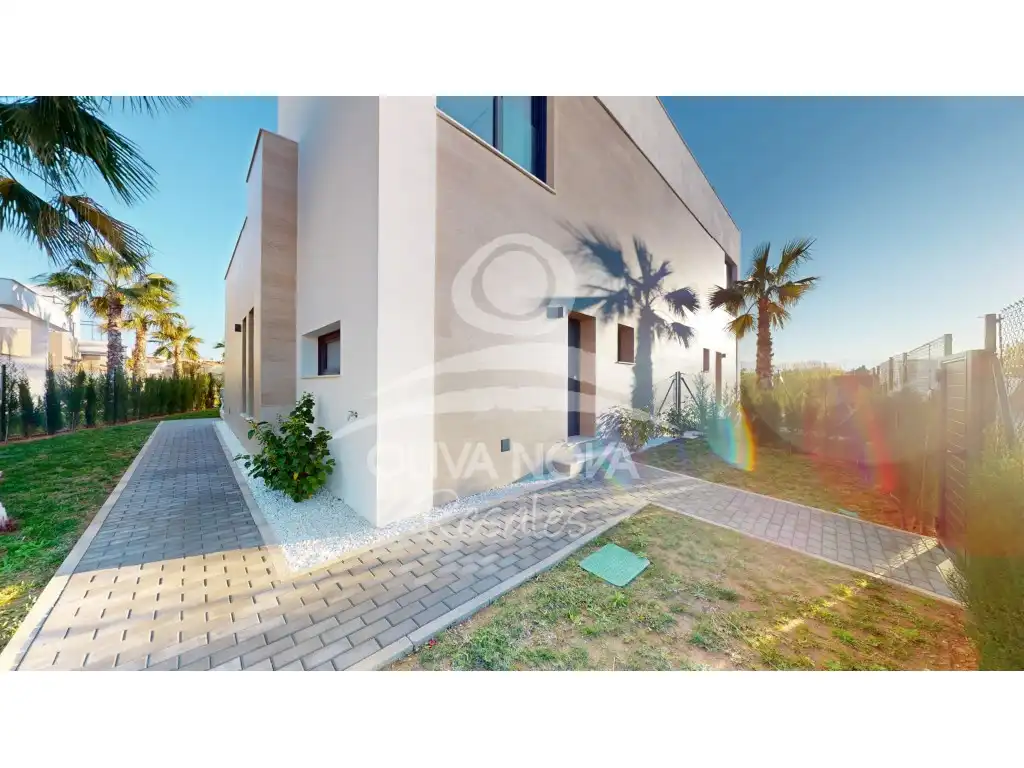 Detached homes for sale in Calle Degas, Oliva Nova