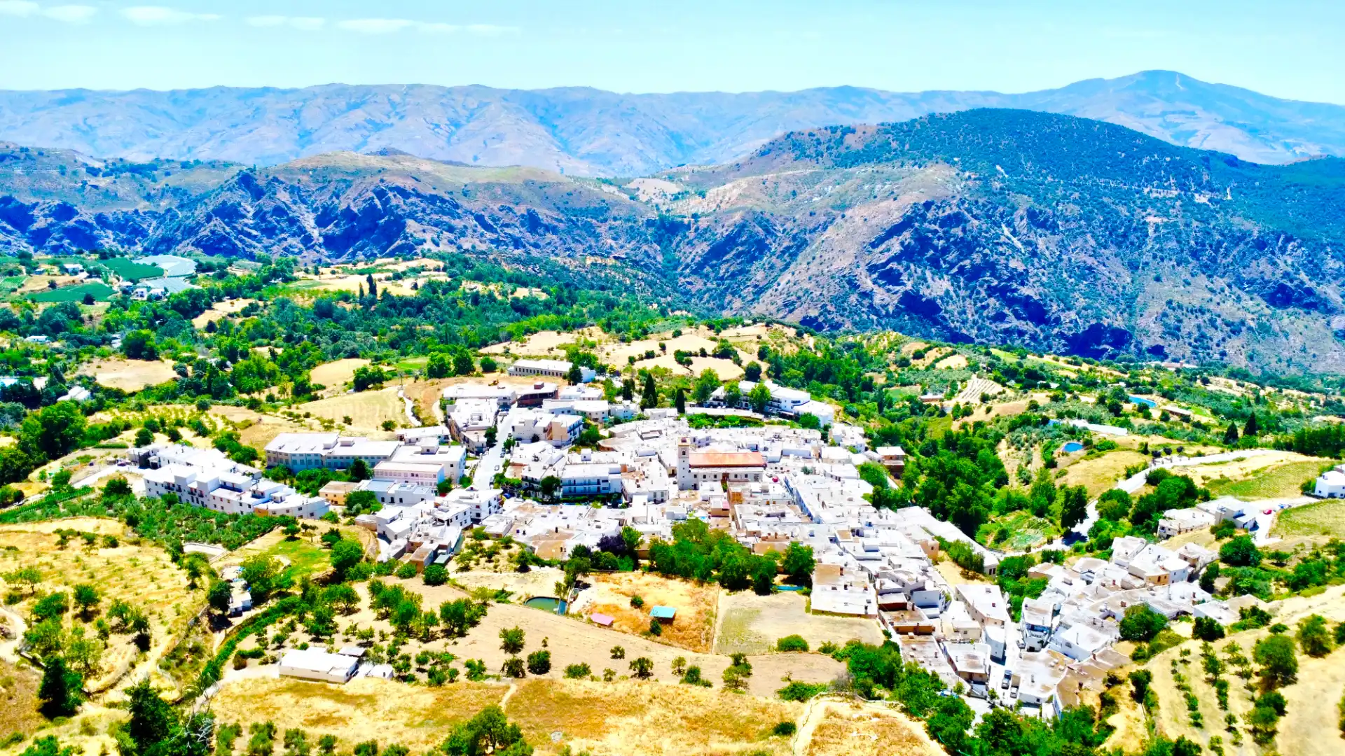 Vista exterior de Casa o xalet en venda en Pórtugos amb Calefacció, Terrassa i Traster