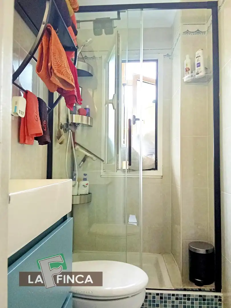 Badezimmer von Wohnung zum Verkauf in Gijón  mit Terrasse und Möbliert