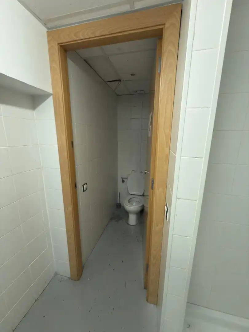 Badezimmer von Fabrikhallen zur Miete in Santa Eulàlia de Ronçana