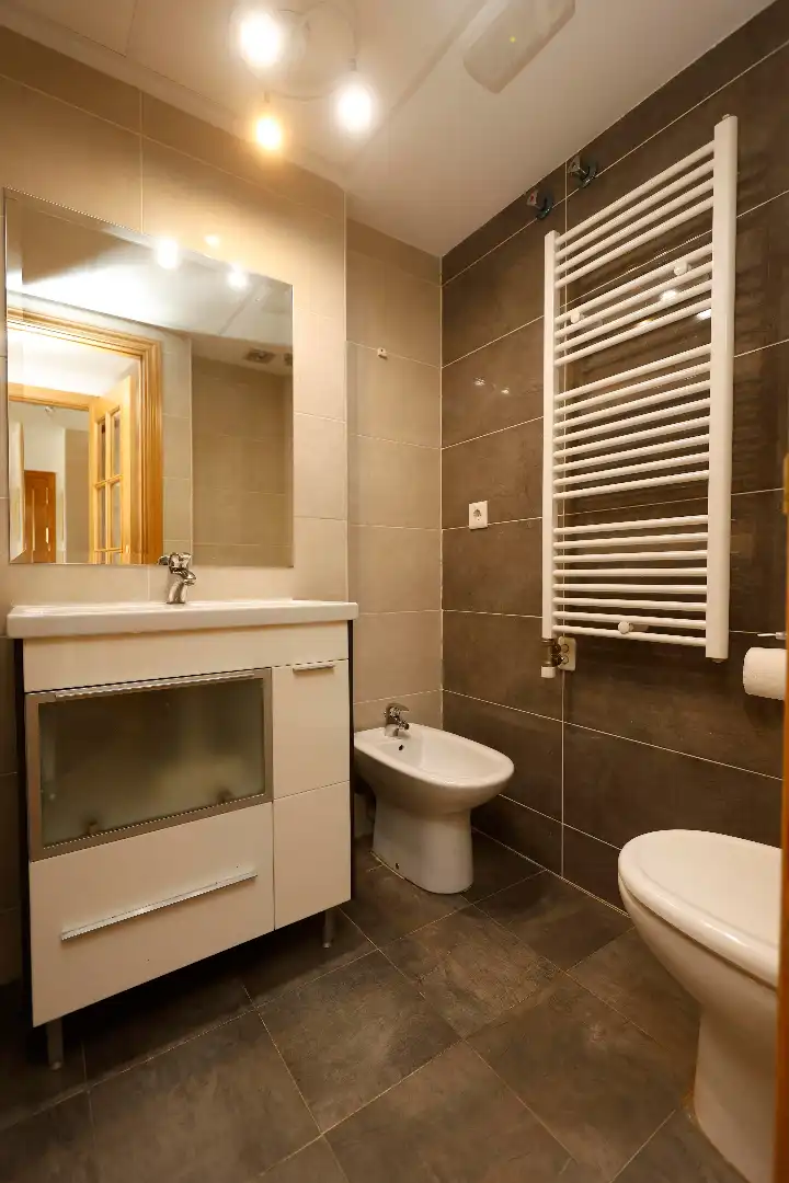 Baño de Apartamento en venta en Zaragoza con Aire acondicionado, Calefacción y Horno