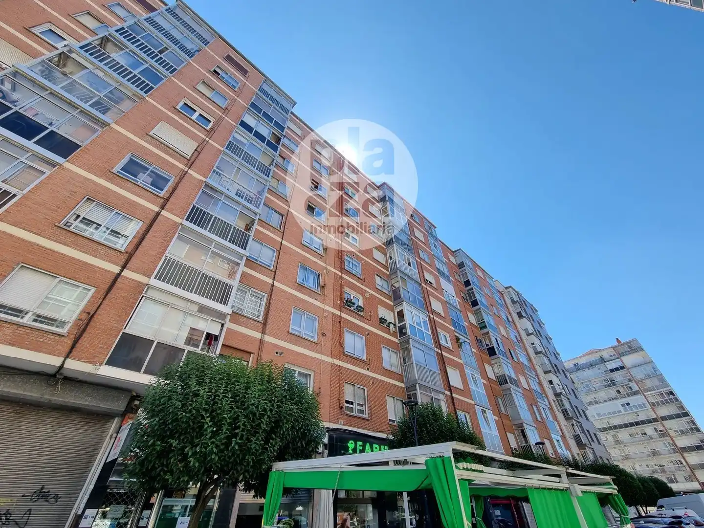 Vista exterior de Pis en venda en Burgos amb Calefacció, Terrassa i Moblat