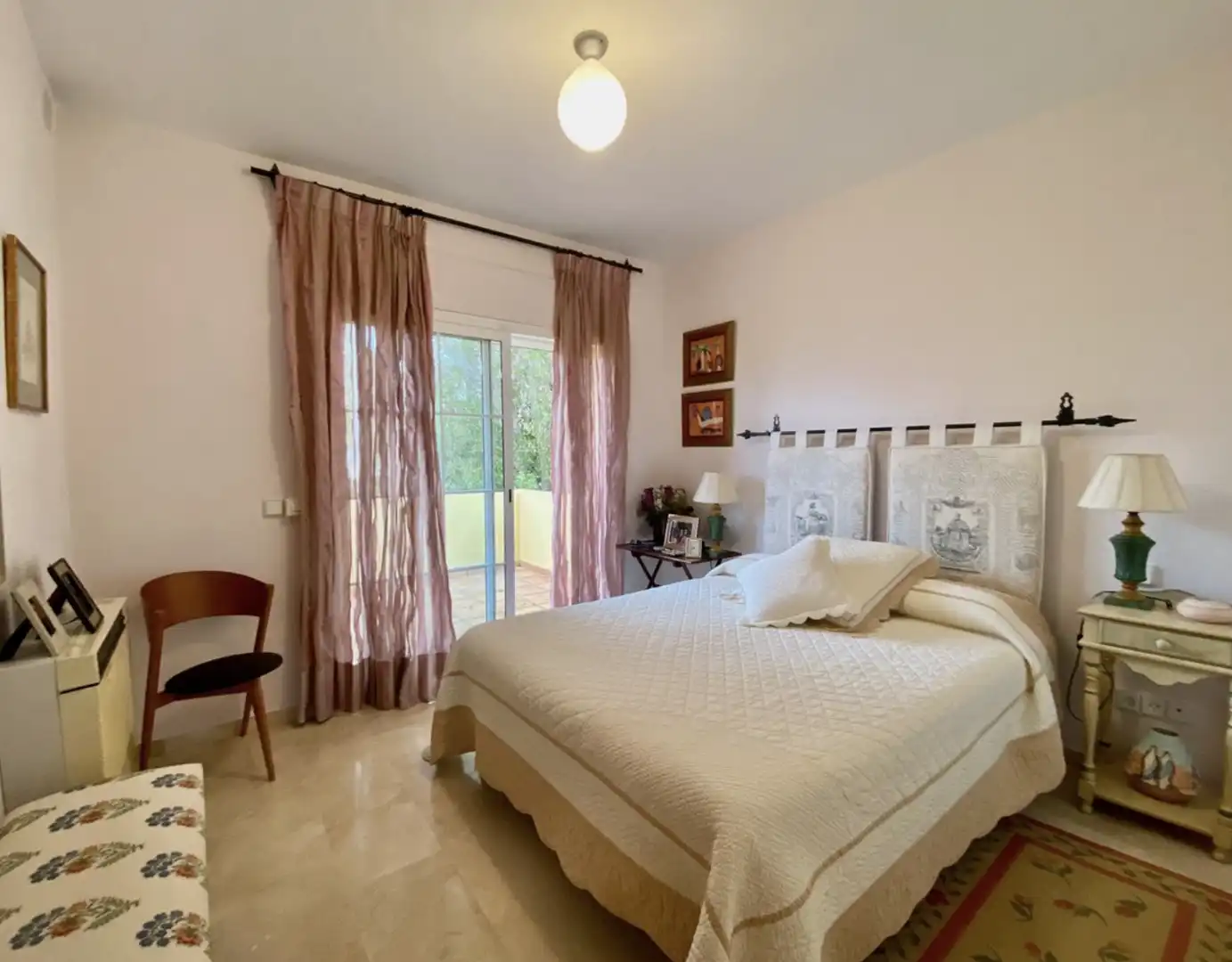 Dormitori de Casa o xalet en venda en Estepona amb Aire condicionat, Calefacció i Jardí privat