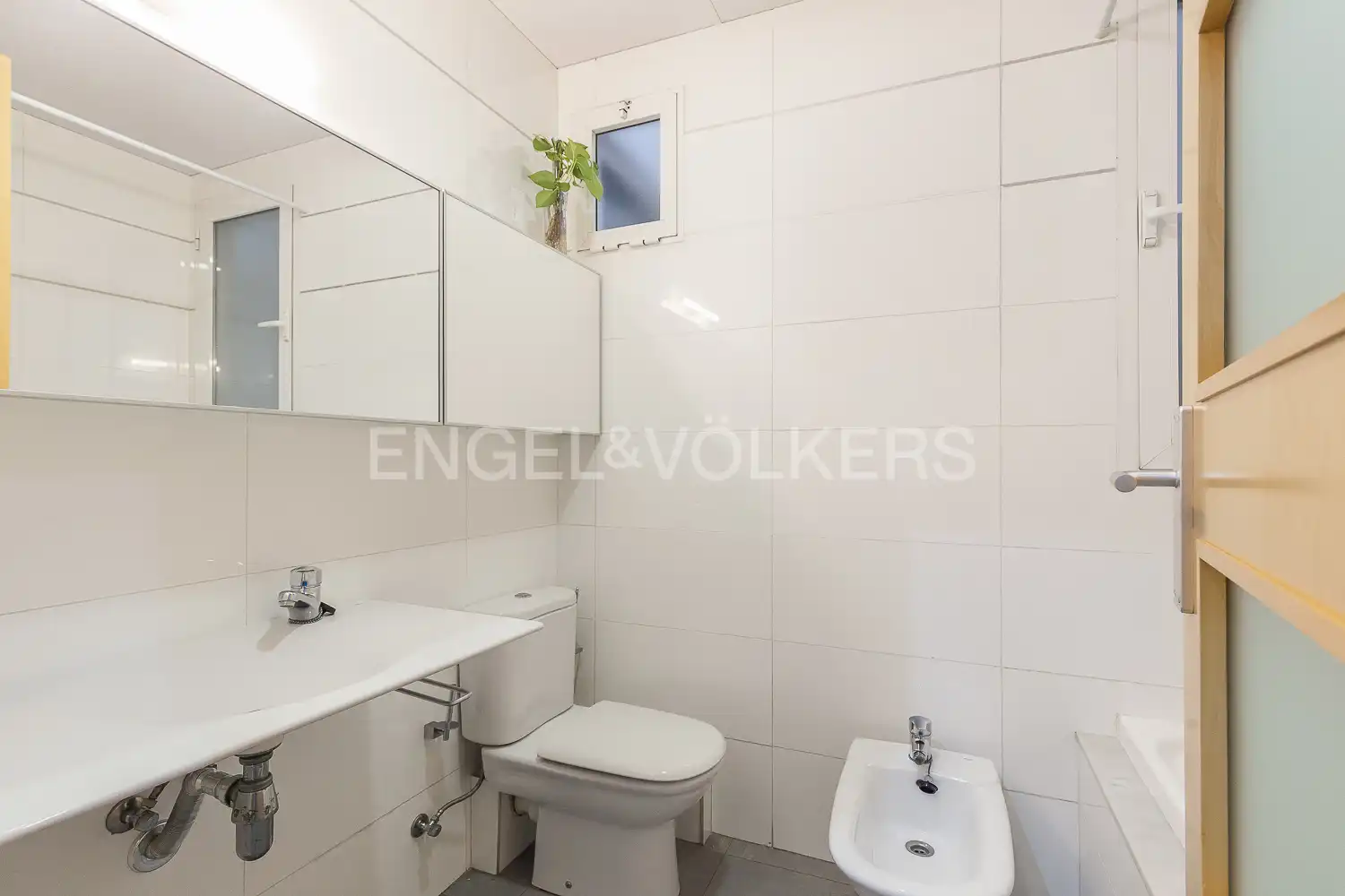 Bathroom of Flat for sale in Valencia  with Air Conditioner, Heating and Furnished