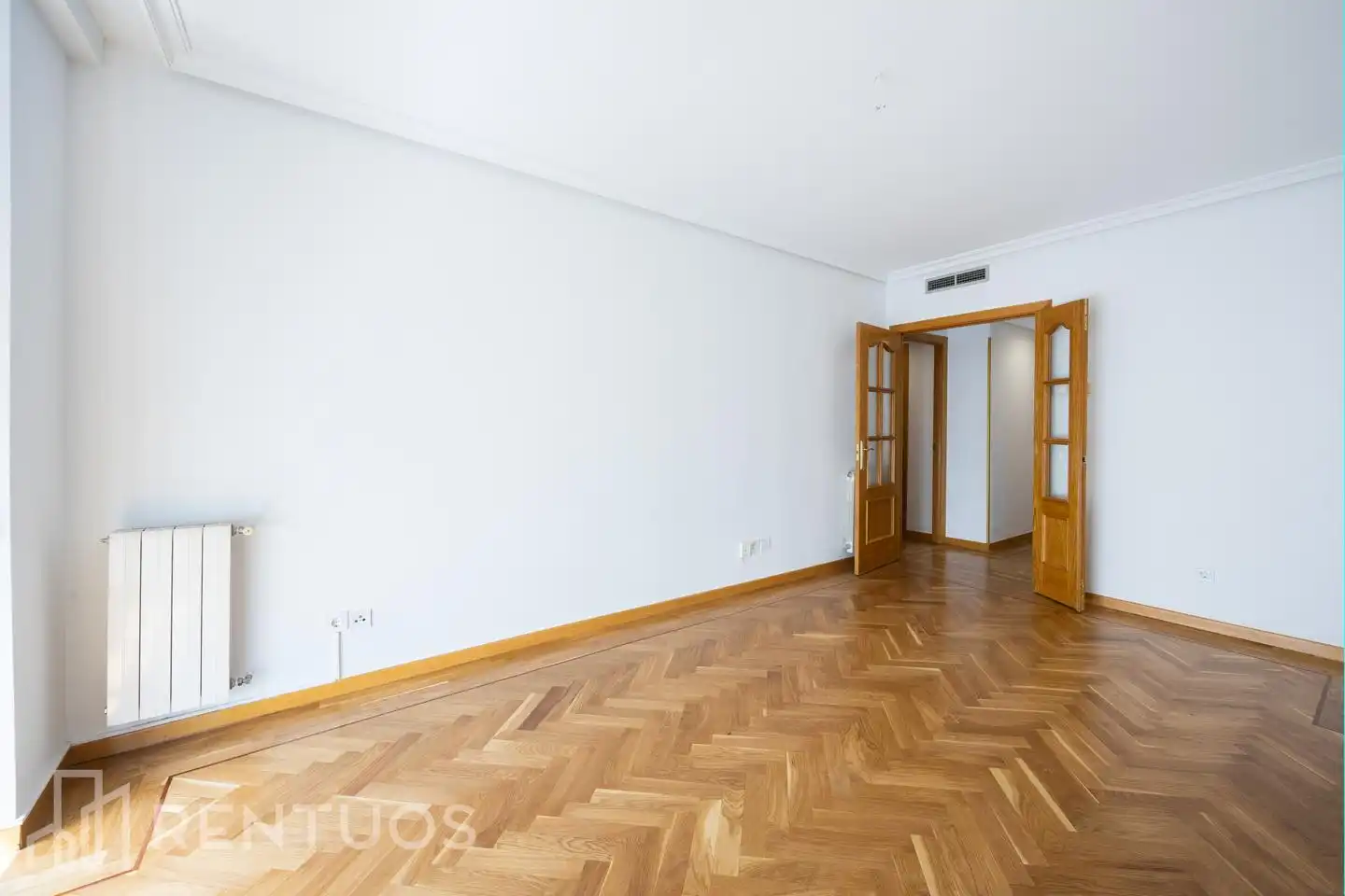 Schlafzimmer von Wohnung zur Miete in Madrid mit Klimaanlage, Heizung und Parkett