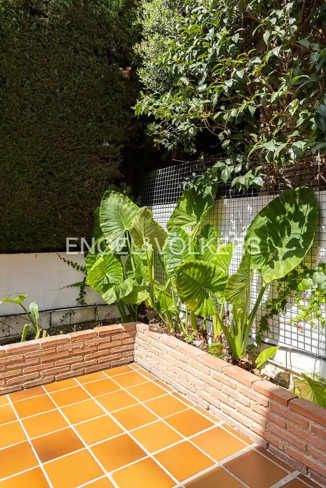 Vista exterior de Casa o xalet en venda en Torrent amb Aire condicionat, Calefacció i Jardí privat