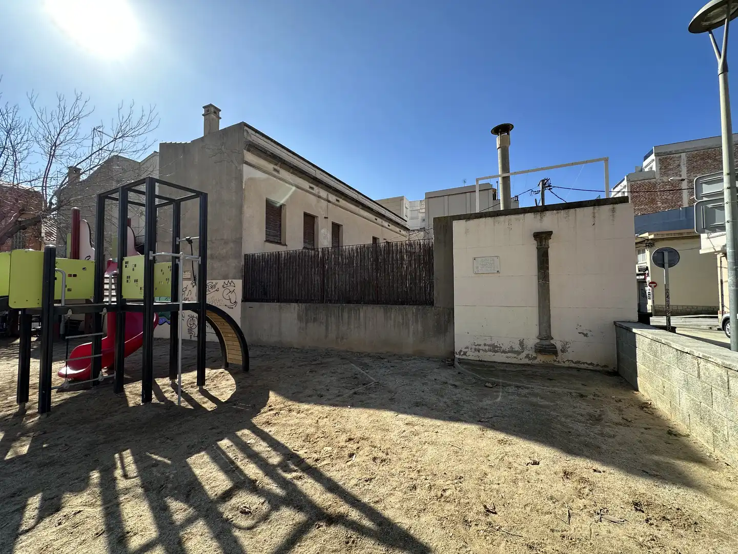 Außenansicht von Einfamilien-Reihenhaus zum Verkauf in El Masnou mit Heizung, Privatgarten und Terrasse