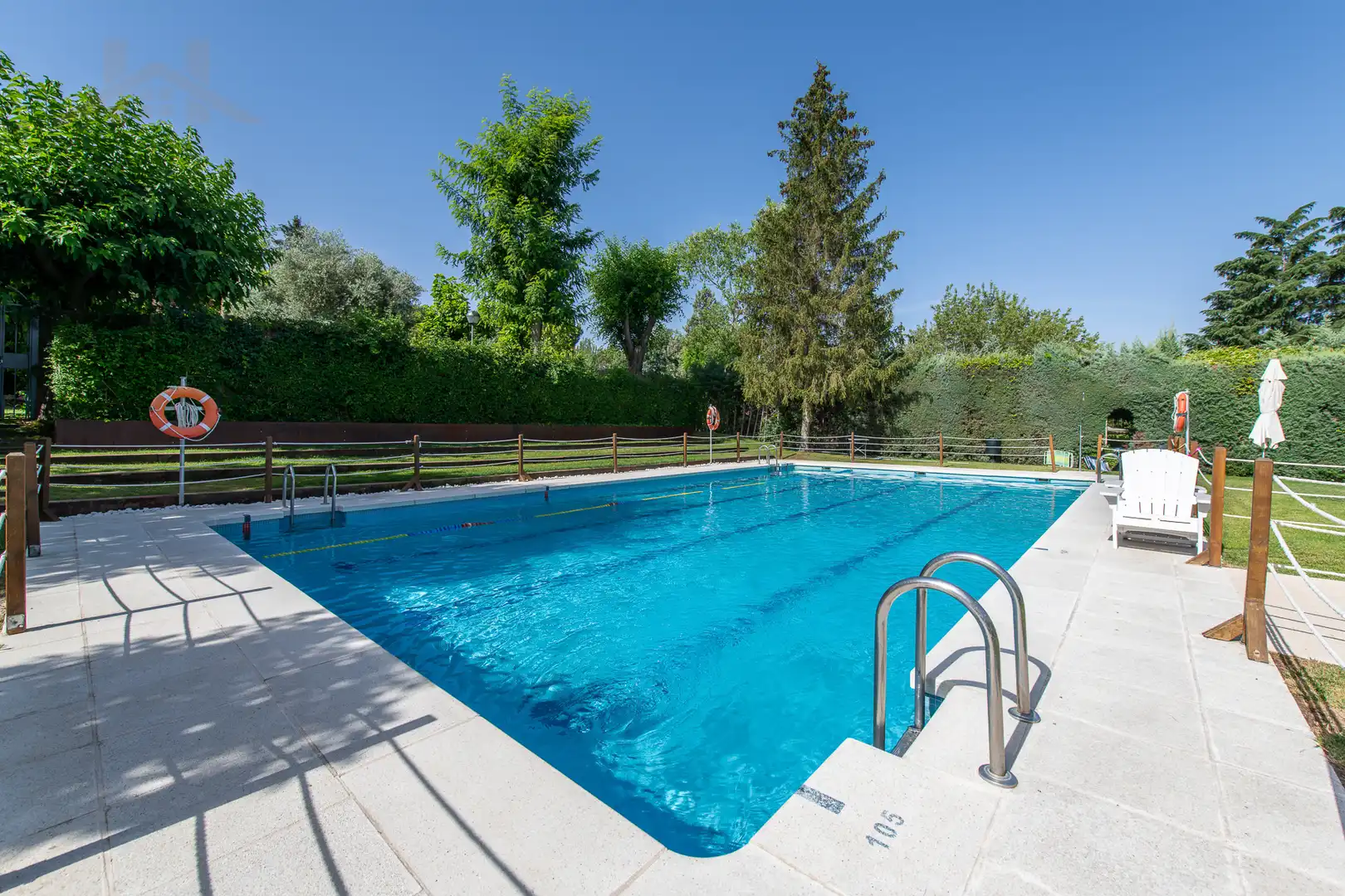 Swimming pool of Houses for sale in La Moraleja  with Air Conditioner, Heating and Private garden