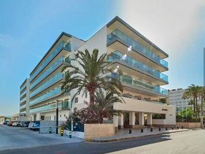 Vista exterior de Edifici en venda en Santa Eulària des Riu amb Alarma