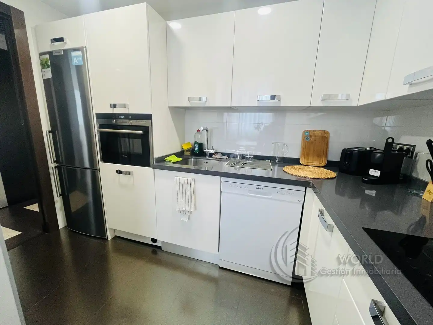 Cocina de Dúplex de alquiler en Madrid con Aire acondicionado, Calefacción y Amueblado