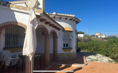 Vista exterior de Casa o xalet en venda en Viñuela amb Aire condicionat, Jardí privat i Terrassa