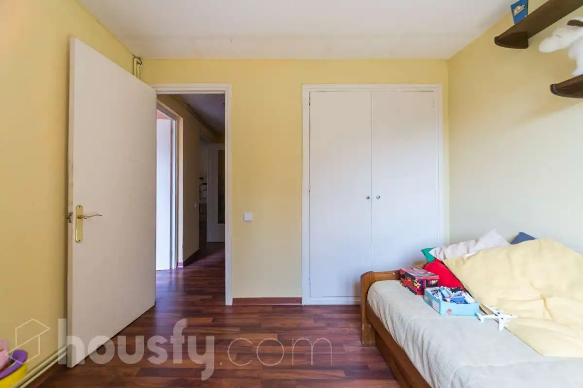 Dormitori de Casa o xalet en venda en La Llacuna amb Calefacció, Jardí privat i Parquet