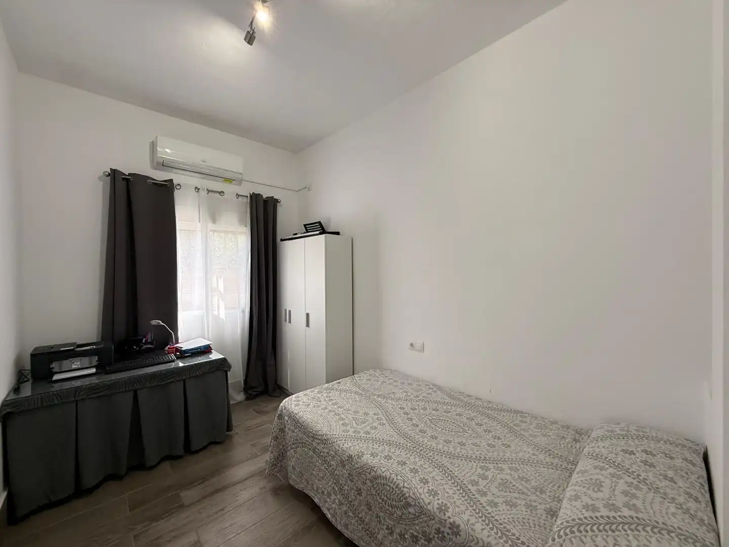 Dormitori de Casa o xalet en venda en Utrera amb Jardí privat, Terrassa i Piscina