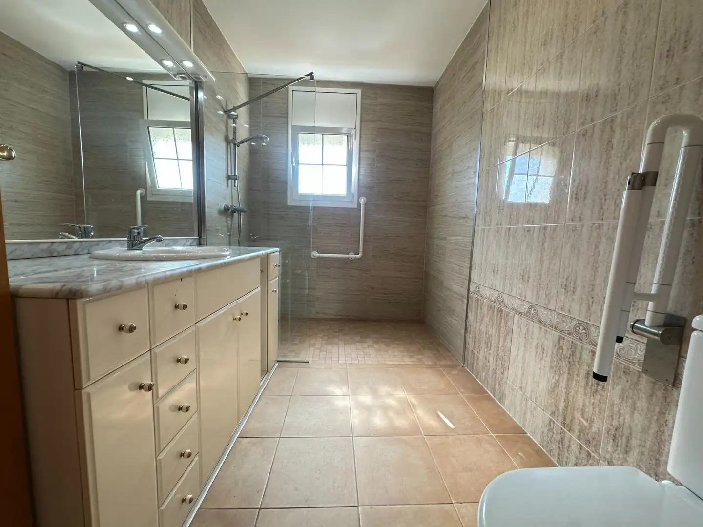 Bathroom of Houses for sale in Rubí  with Air Conditioner, Heating and Private garden