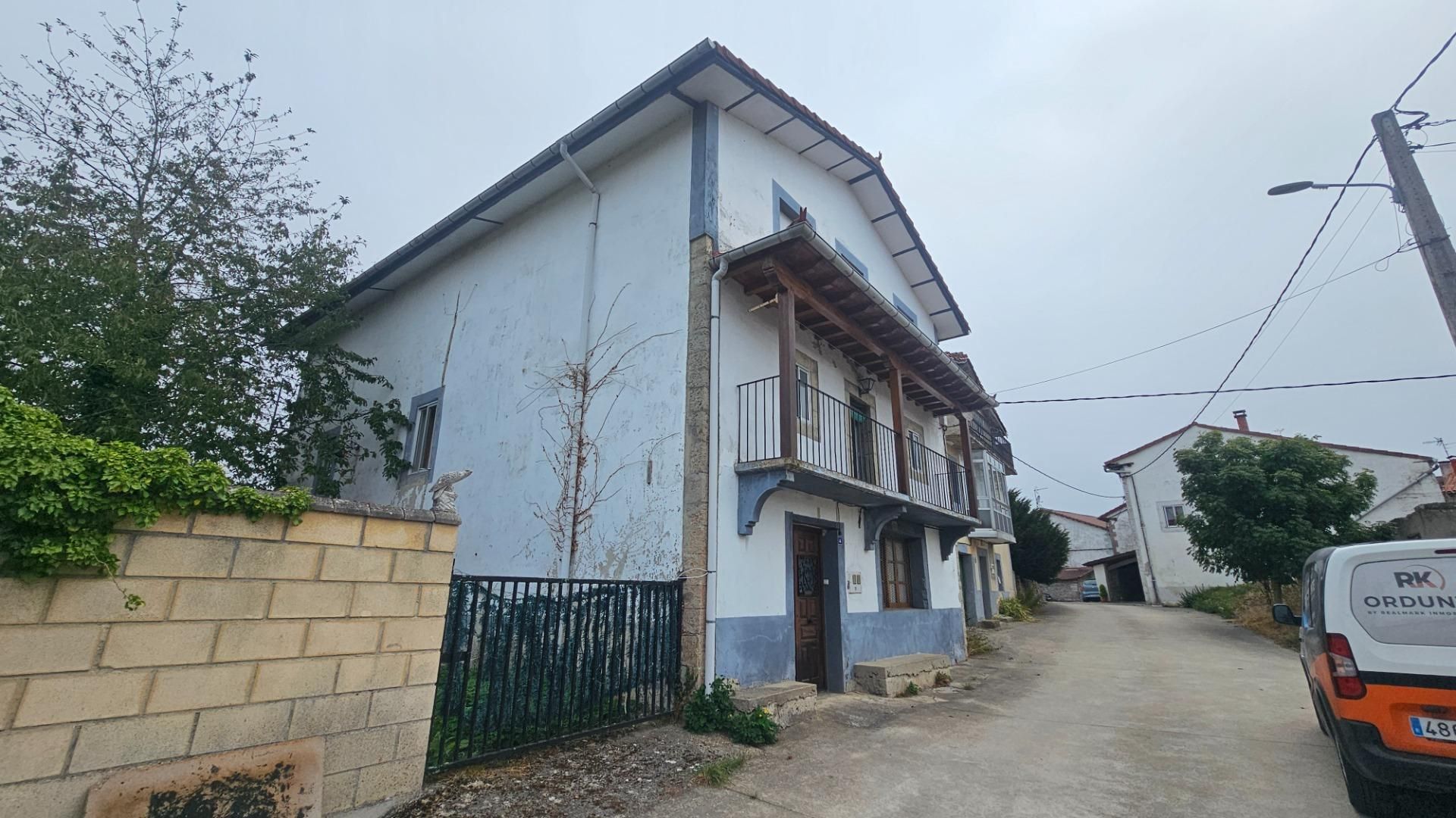 Vista exterior de Casa o xalet en venda en Merindad de Montija amb Jardí privat, Traster i Balcó