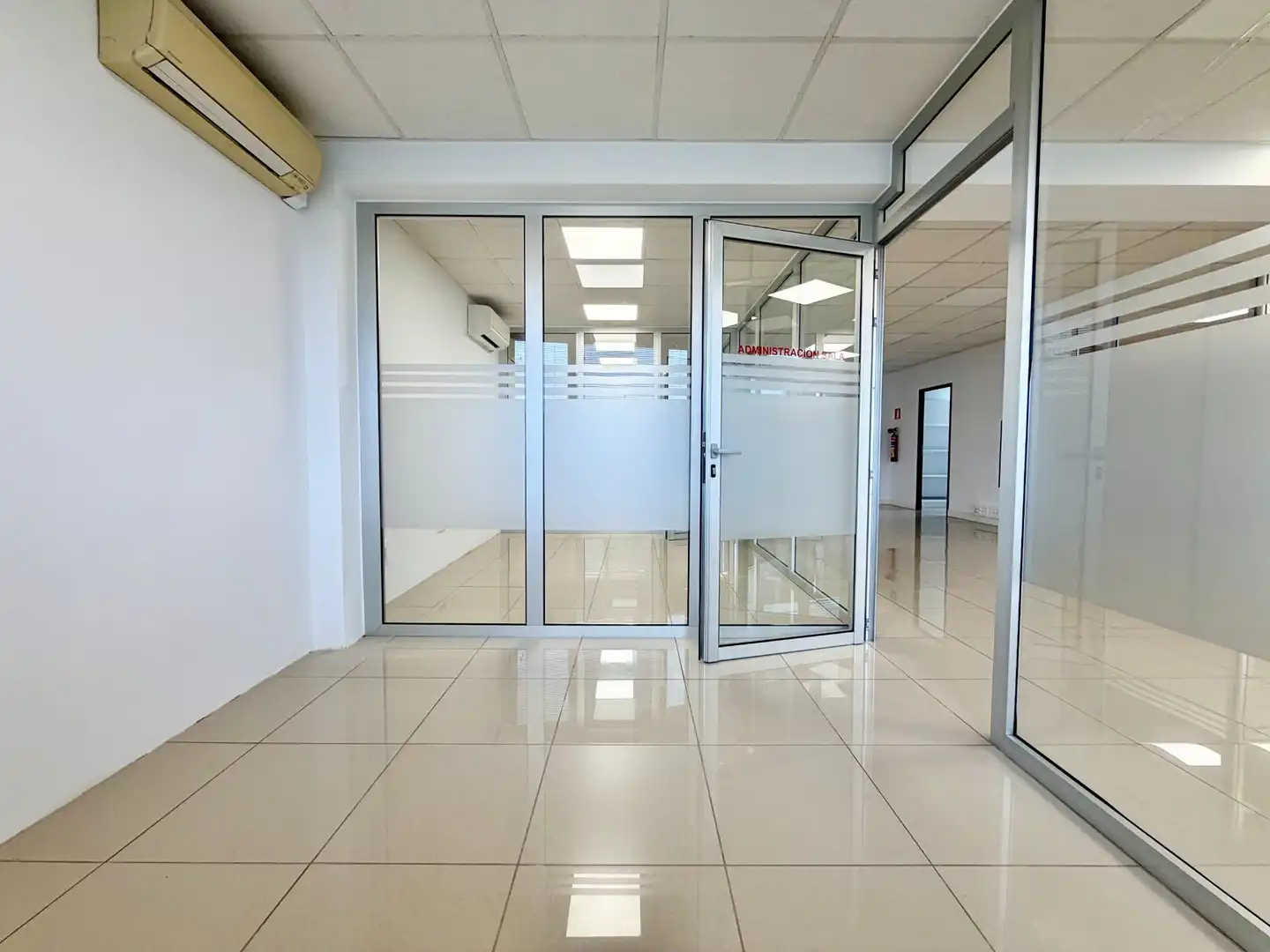 Oficina de alquiler en Igollo