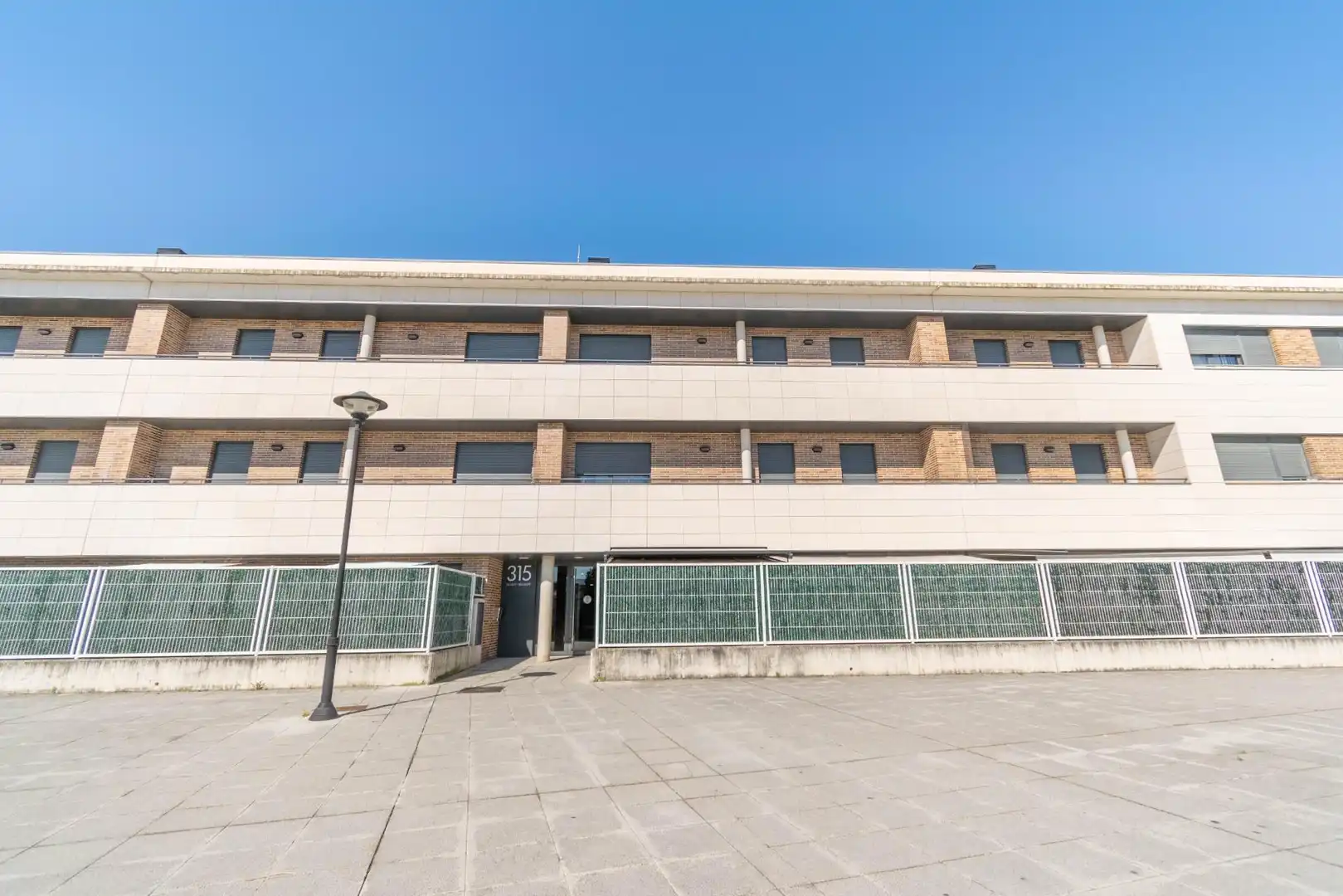 Vista exterior de Piso en venta en Aranguren con Calefacción, Parquet y Trastero