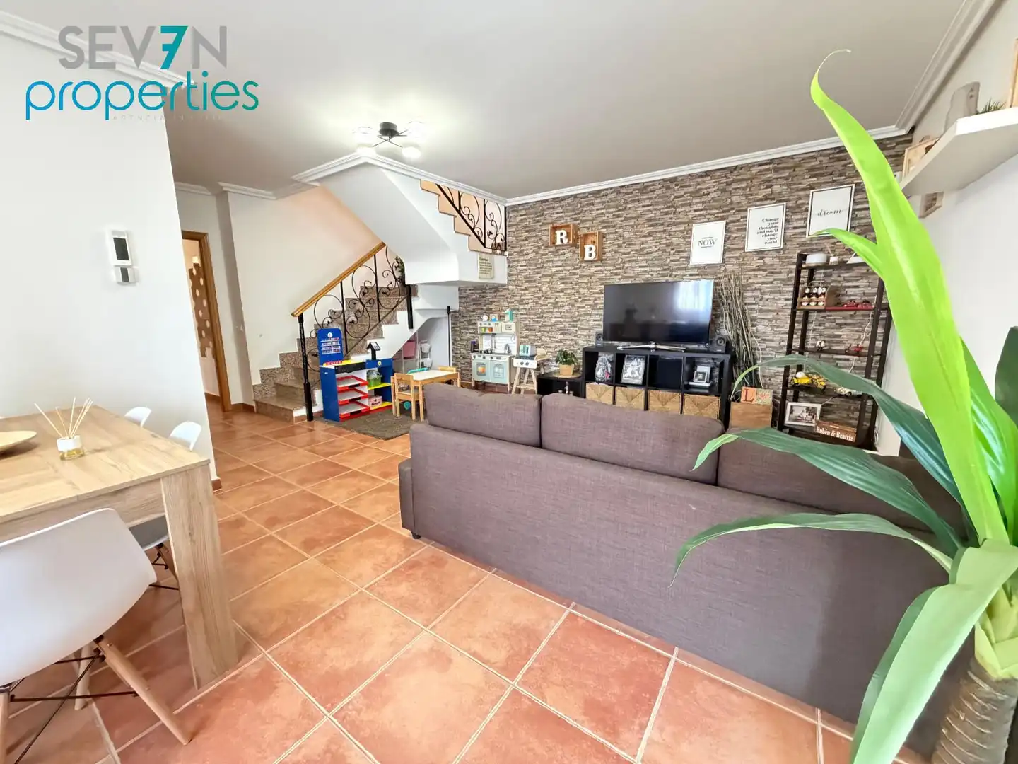 Außenansicht von Haus oder Chalet zum Verkauf in La Torre de Esteban Hambrán mit Klimaanlage, Heizung und Privatgarten