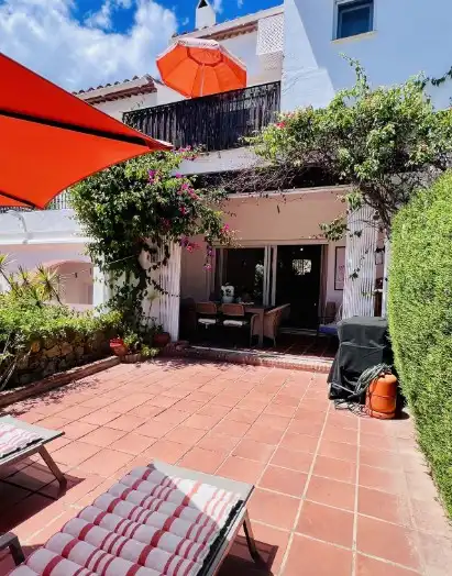 Terrassa de Casa adosada en venda en Estepona amb Aire condicionat, Calefacció i Jardí privat