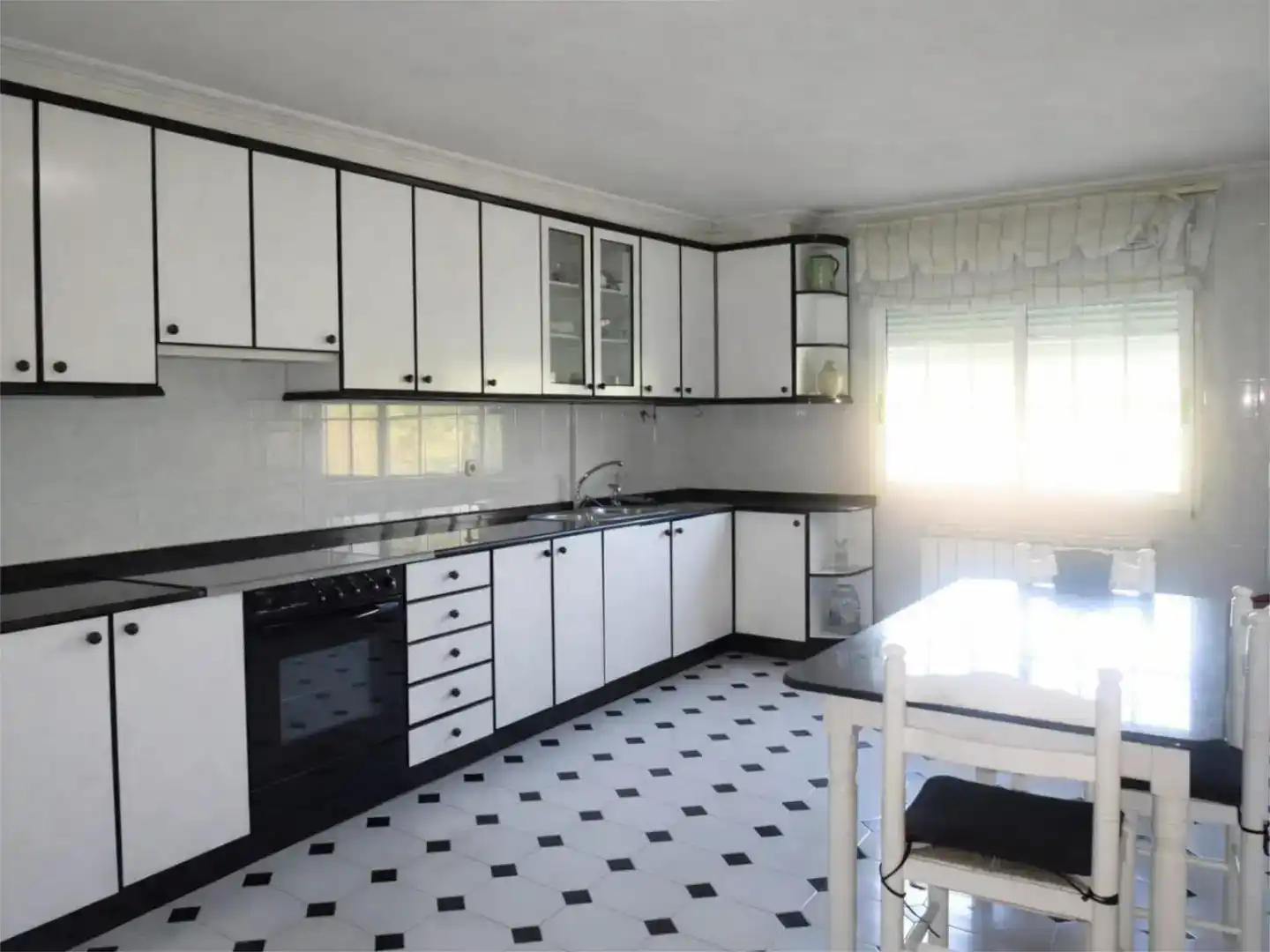 Kitchen of Flat for sale in Boqueixón  with Private garden, Storage room and Furnished