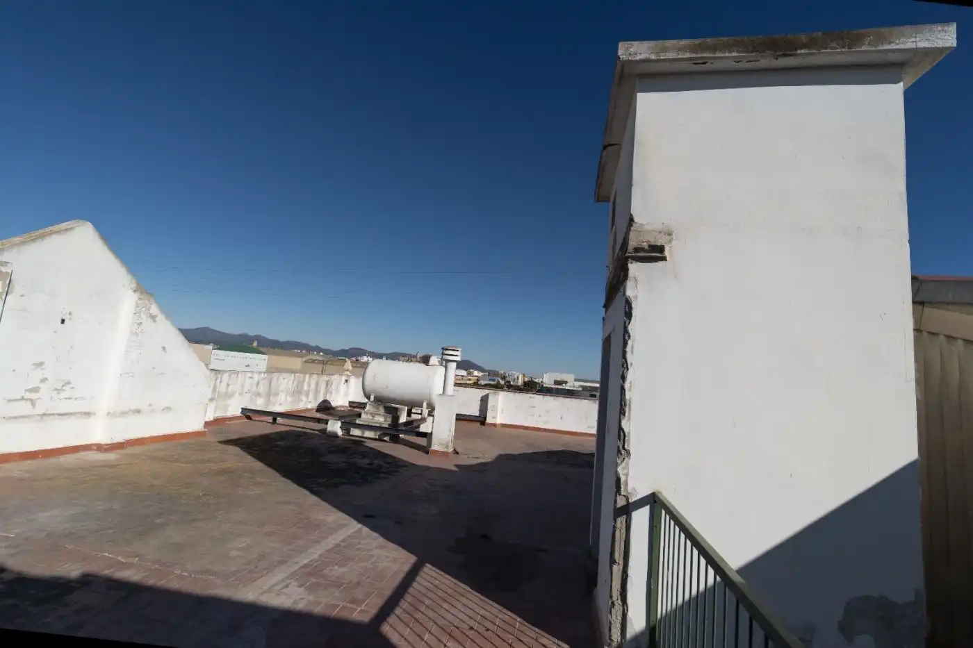 Vista exterior de Nave industrial de alquiler en Emperador