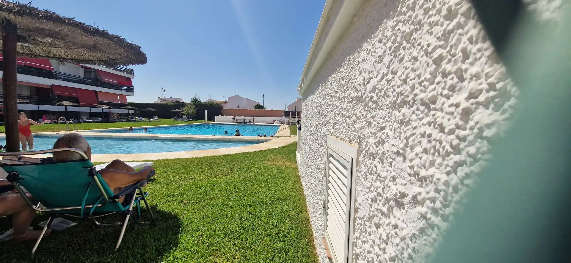 Schwimmbecken von Wohnung zur Miete in El Rompido mit Klimaanlage, Terrasse und Gemeinschaftspool