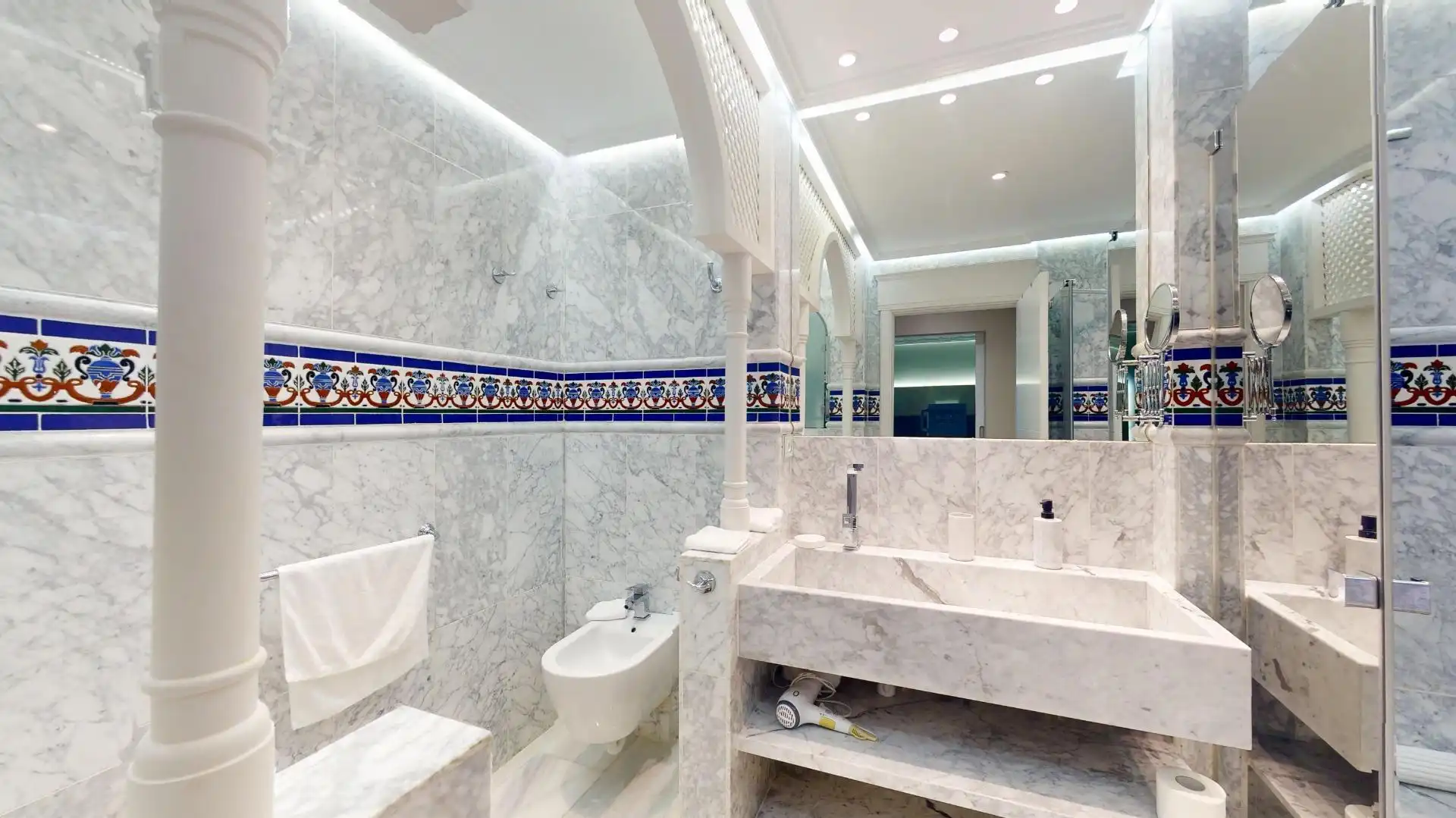Bathroom of Flat for sale in Puerto de la Cruz