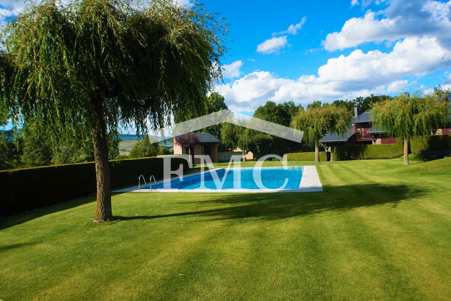 House or chalet to rent in Sainte - Léocadie  with Heating, Private garden and Parquet flooring