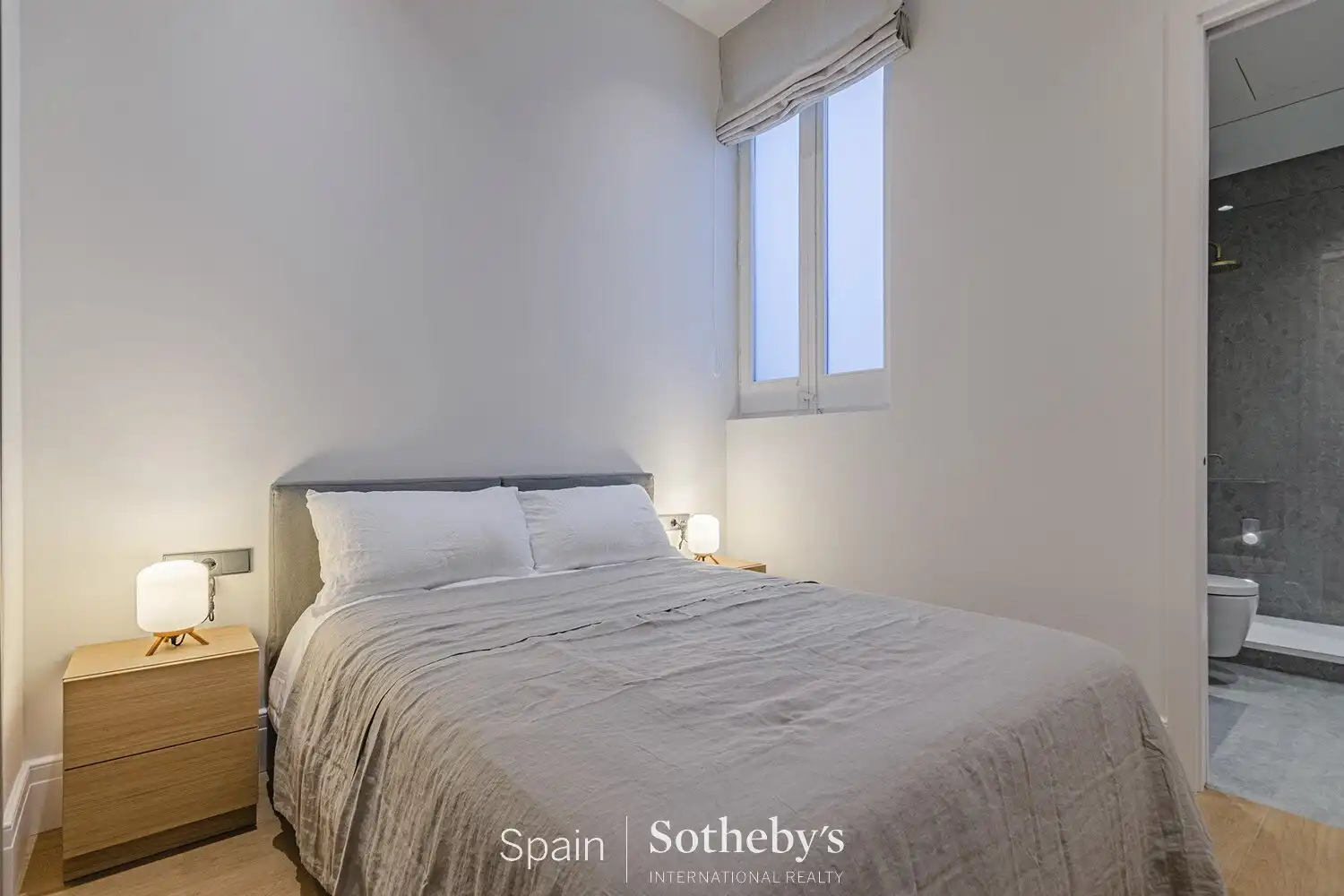Schlafzimmer von Wohnungen zum Verkauf in Barcelona mit Klimaanlage und Heizung