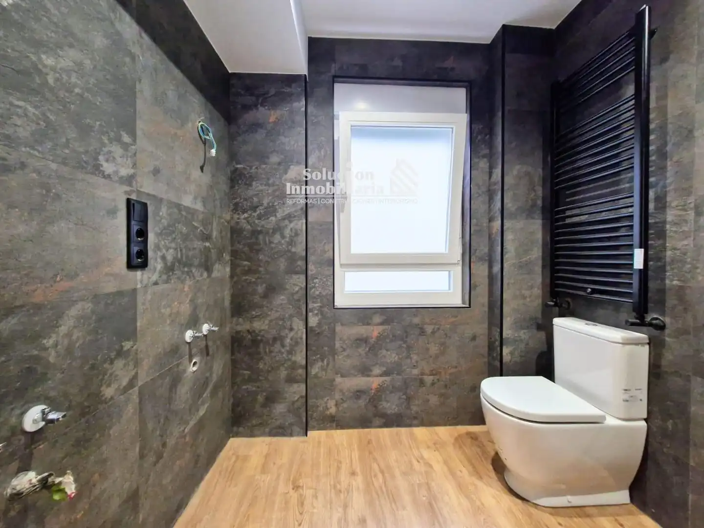 Badezimmer von Wohnung zum Verkauf in Salamanca mit Heizung, Terrasse und Möbliert