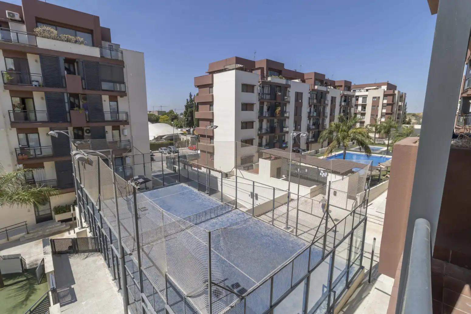 Schwimmbecken von Wohnung zum Verkauf in Mairena del Aljarafe mit Klimaanlage, Privatgarten und Terrasse