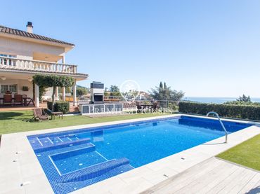 Casa con piscina in vendita a Alella