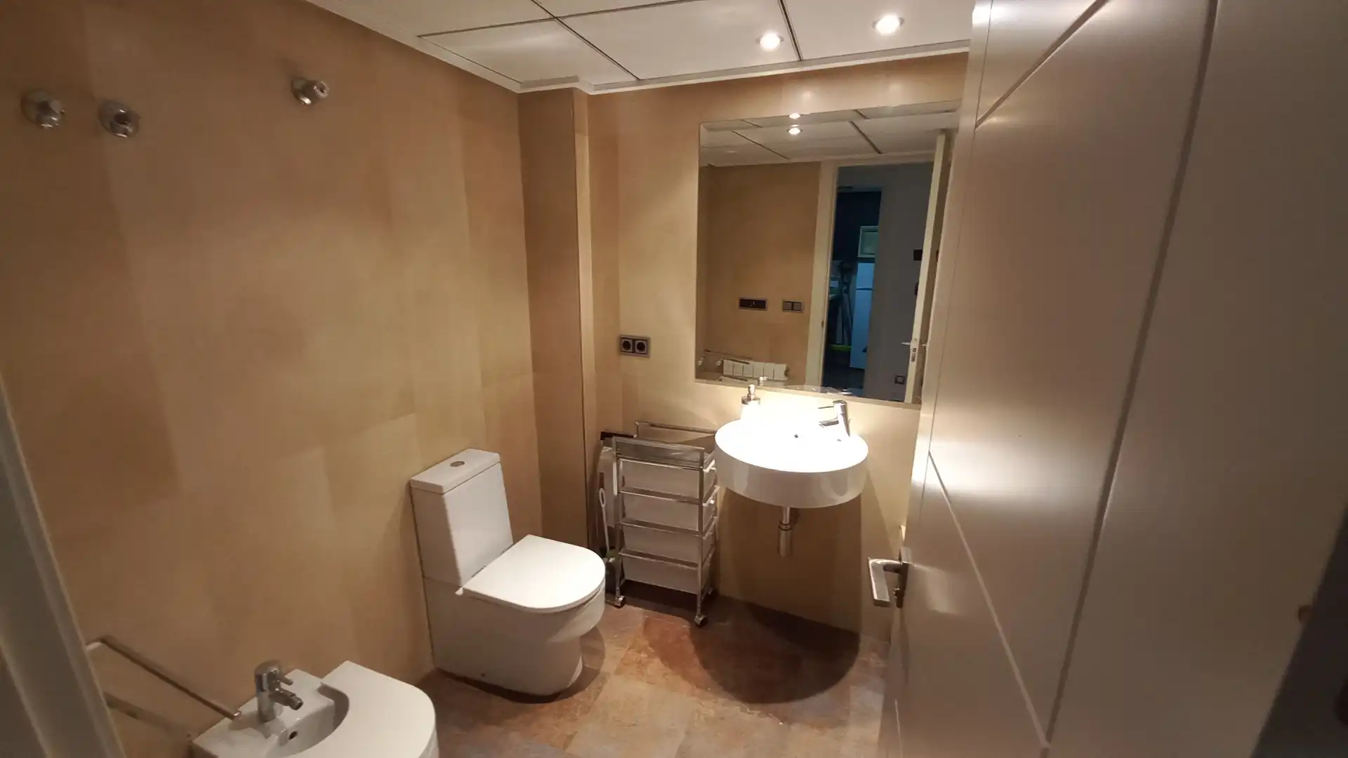 Baño de Apartamento de alquiler en Albacete con Aire acondicionado, Calefacción y Parquet