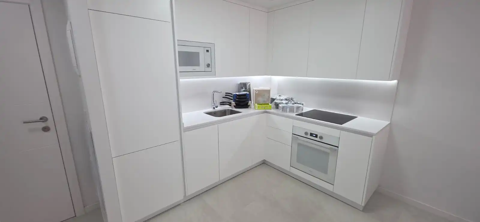 Cuina de Pis de lloguer en Santa Cruz de Tenerife amb Traster, Moblat i Forn