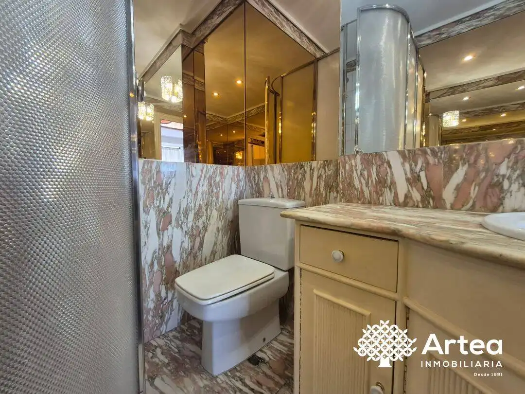 Baño de Piso de alquiler en Bilbao  con Calefacción, Jardín privado y Horno