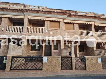 Dúplex amb piscina en venda a C. Vistabella