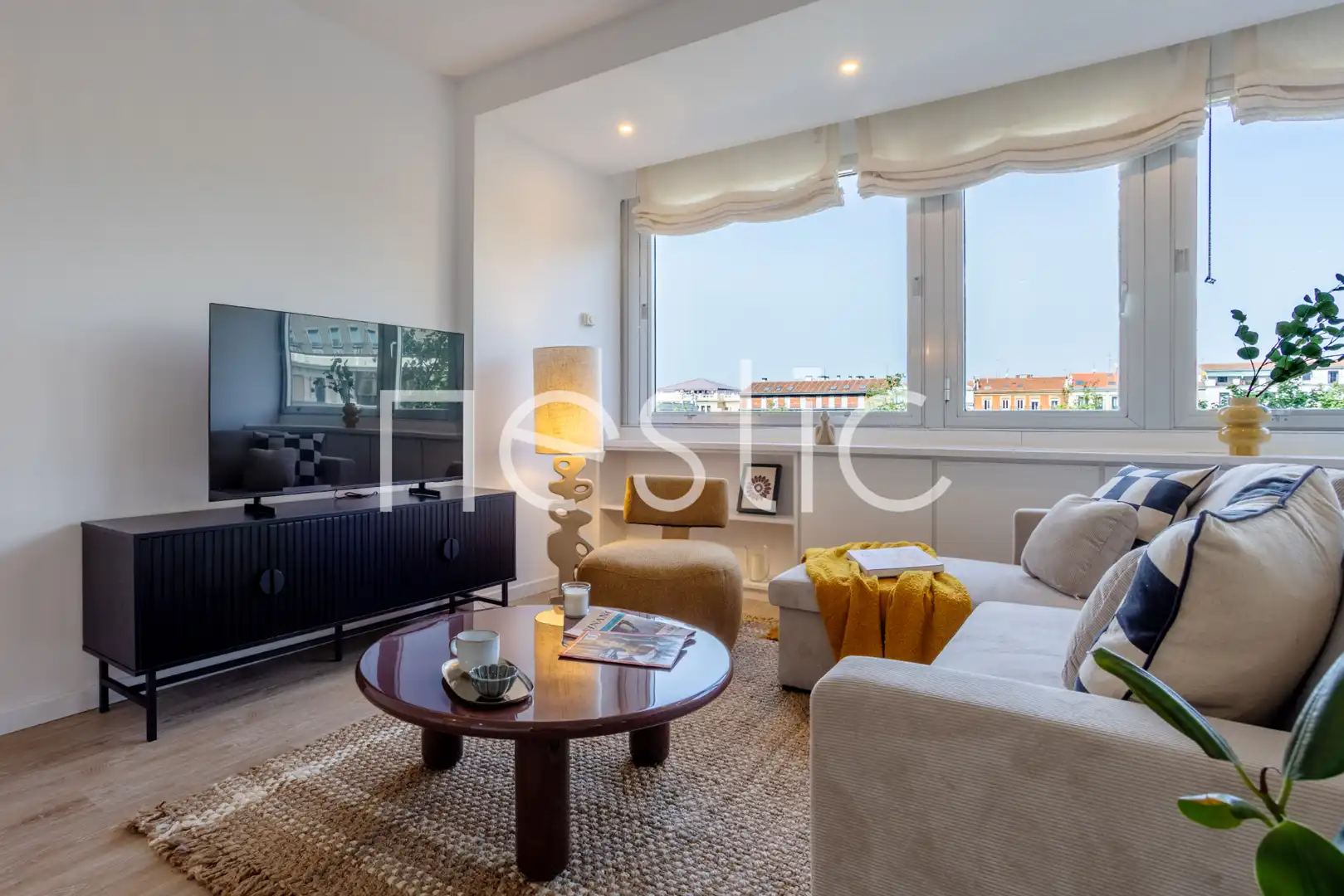 Sala de estar de Apartamento de alquiler en Madrid con Aire acondicionado, Calefacción y Amueblado