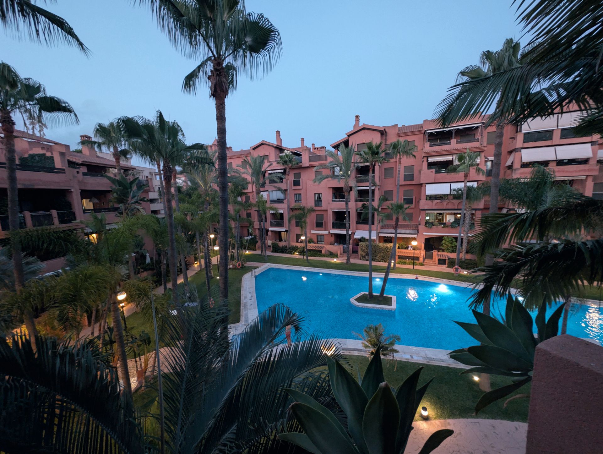 Vista exterior de Apartament de lloguer en Motril amb Aire condicionat, Terrassa i Piscina