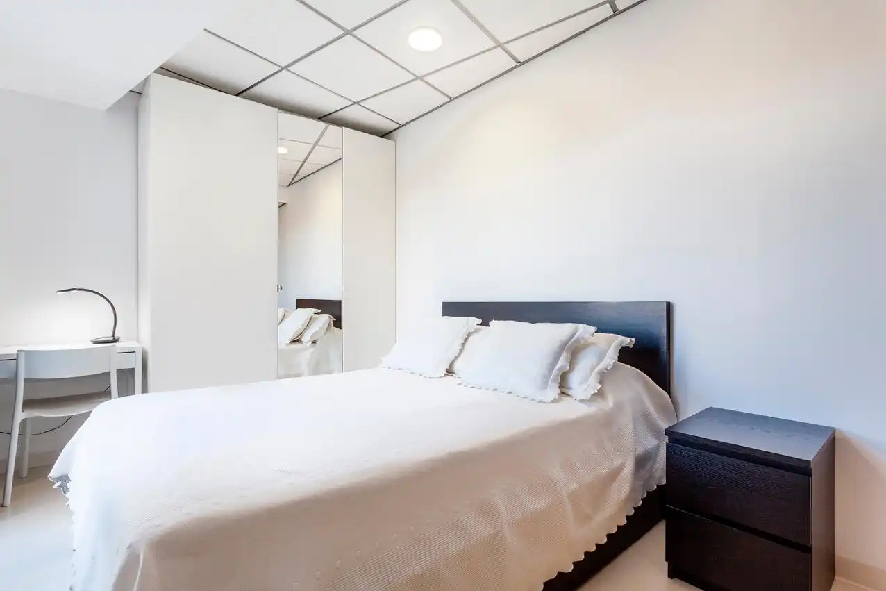 Habitación de Apartamento de alquiler en Valencia con Aire acondicionado, Calefacción y Amueblado