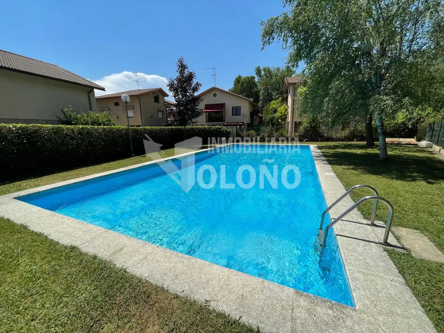 Piscina de Casa o xalet en venda en Anguciana amb Aire condicionat, Calefacció i Jardí privat