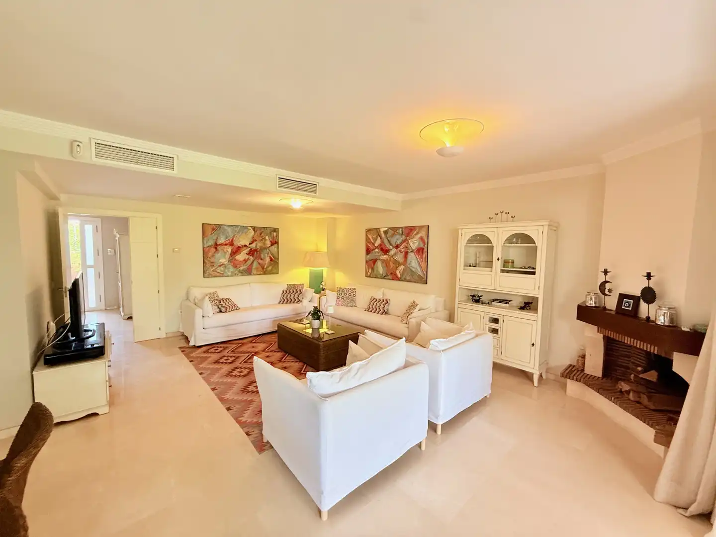 Sala d'estar de Casa adosada de lloguer en Marbella amb Terrassa, Piscina i Piscina comunitària