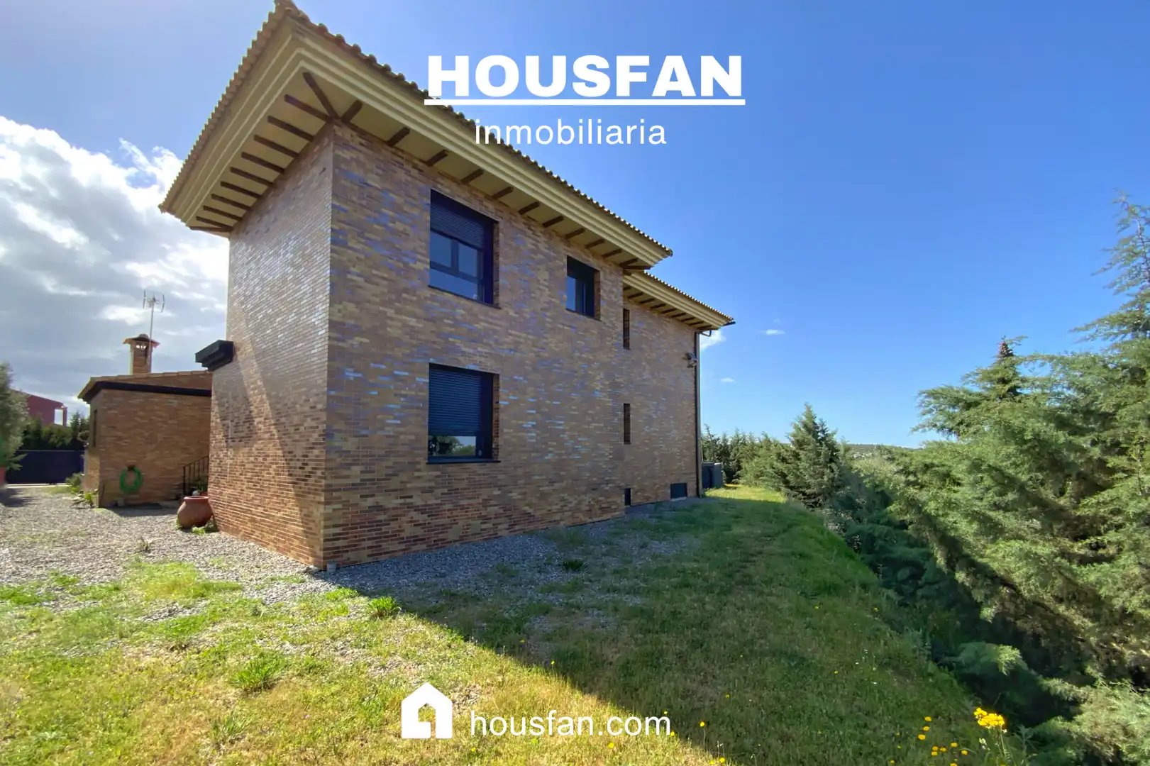 Vista exterior de Casa o xalet en venda en Cáceres amb Aire condicionat, Calefacció i Jardí privat