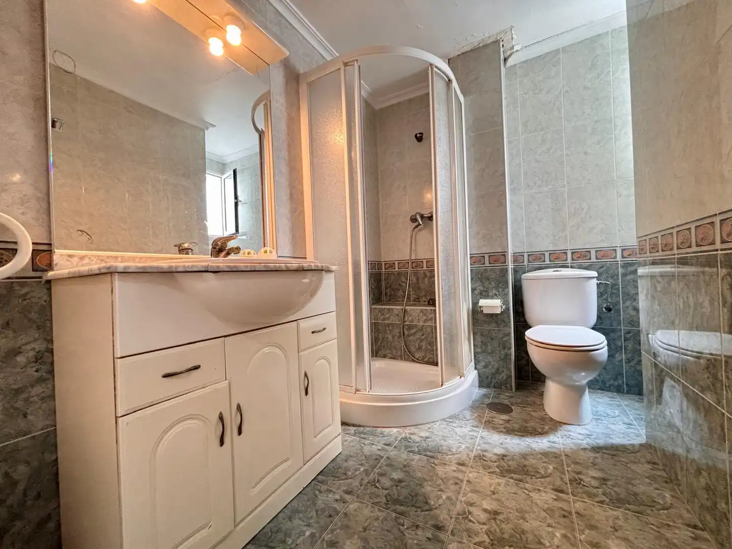 Baño de Piso en venta en Alicante / Alacant con Balcón