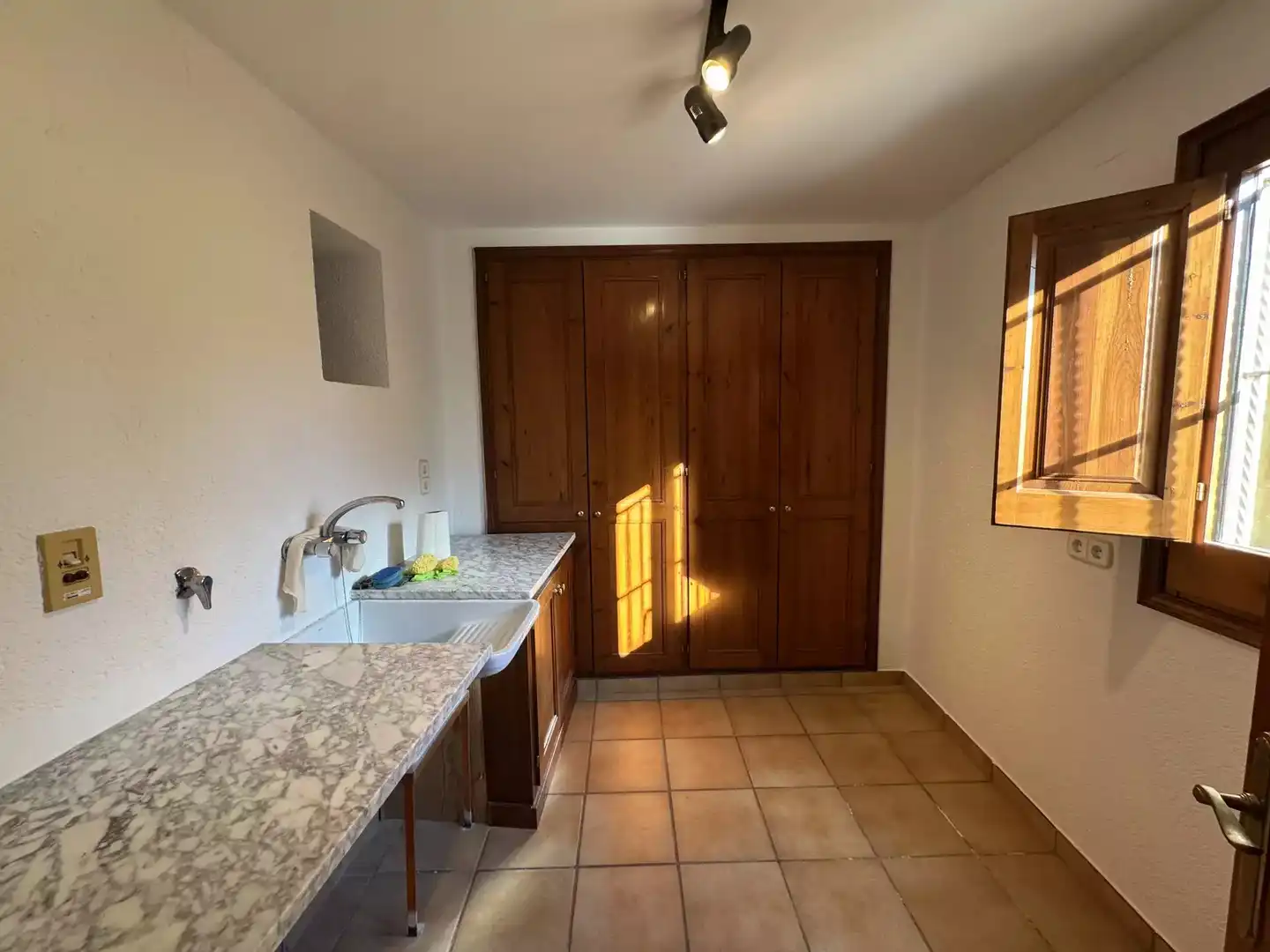 Cuina de Casa o xalet en venda en Borrassà amb Parquet, Terrassa i Piscina