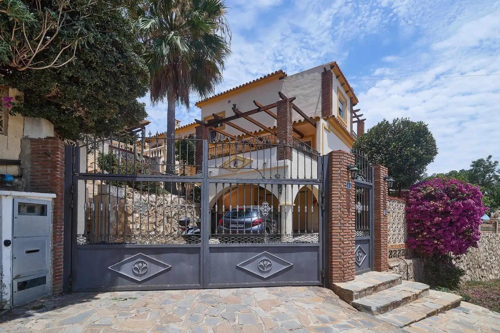 Chalet con piscina en venta en El Faro de Calaburra - Chaparral, imagen 2