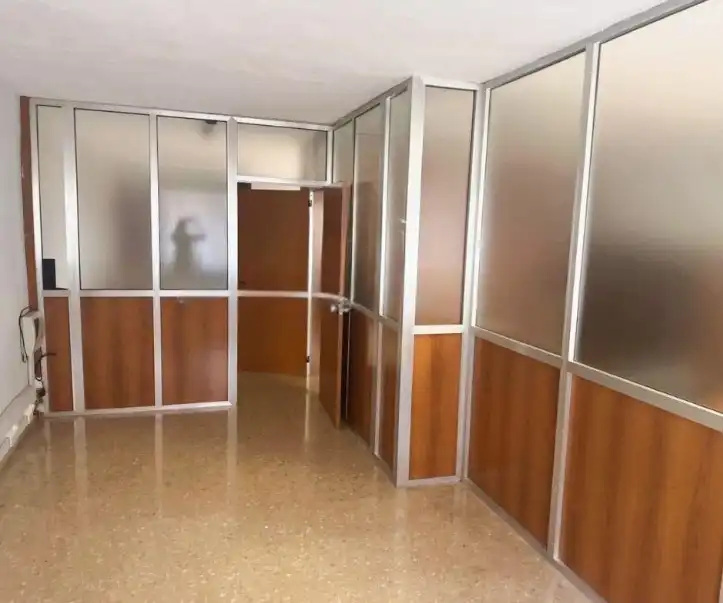 Oficina amb ascensor de lloguer a Plaça de la Pau 1b