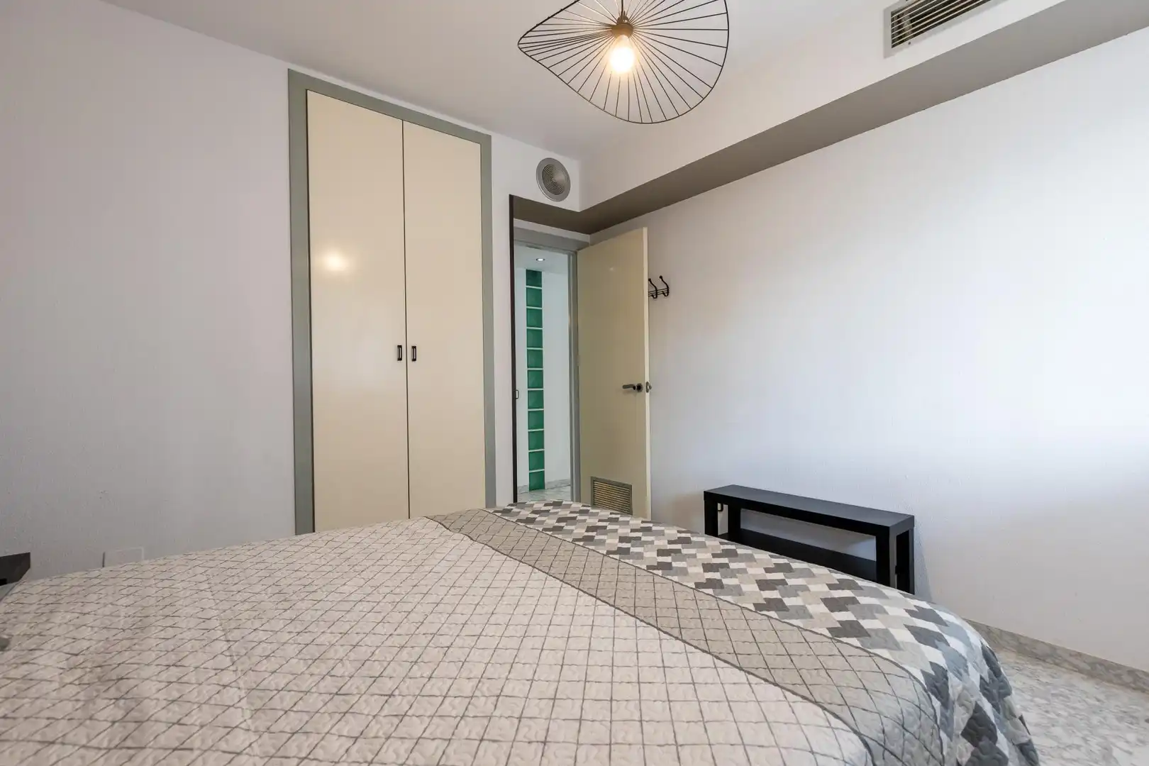 Dormitori de Apartament en venda en Salou amb Calefacció, Piscina i Moblat